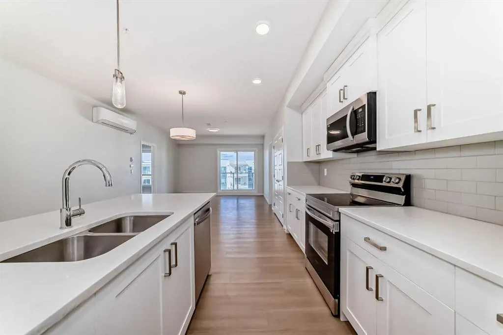 220 Seton Grove SE, #1403