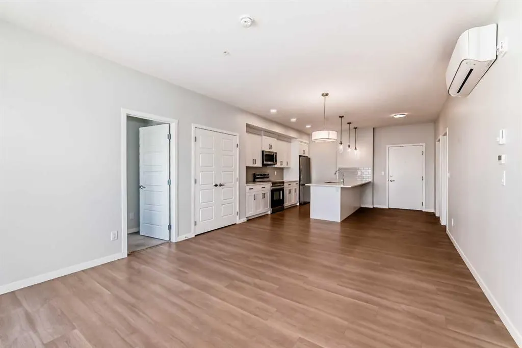 220 Seton Grove SE, #1403