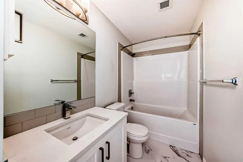 220 Seton Grove SE, #1403