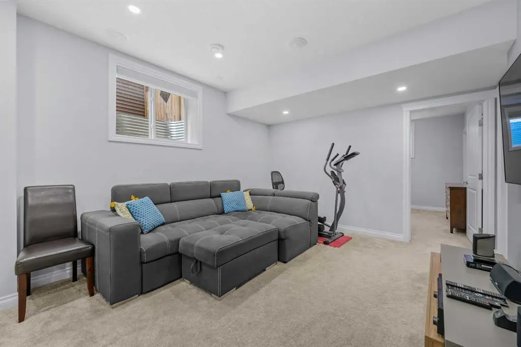 15 Sherwood Square NW