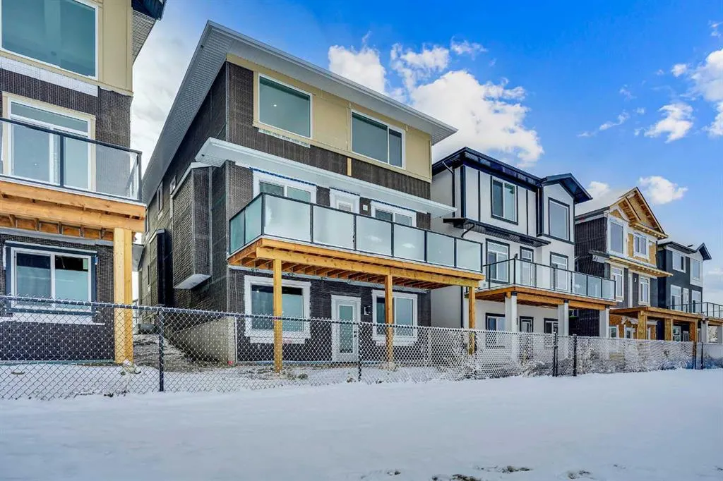 256 Savanna Drive NE