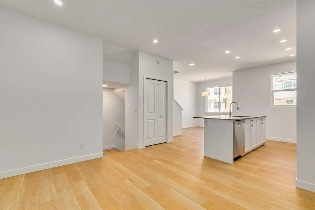 65 Belvedere Point SE, #303