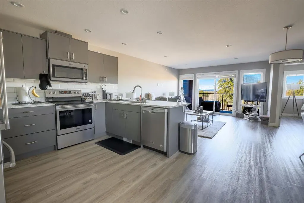 53 Street, #5111