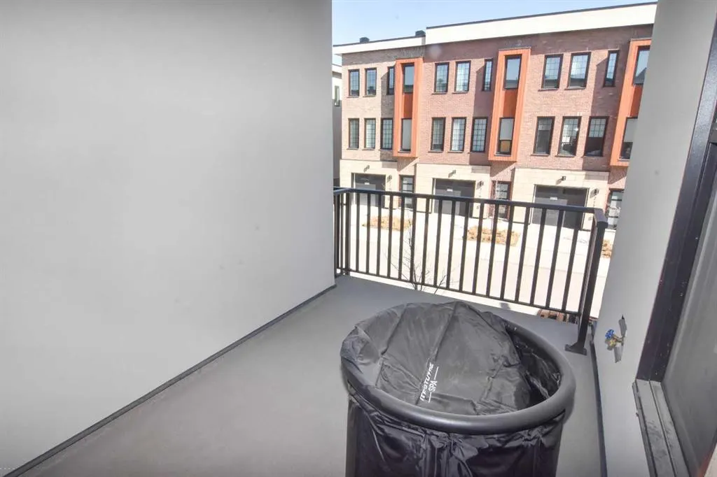 81 Greenbriar Place NW, #215