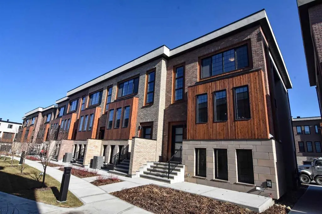81 Greenbriar Place NW, #215