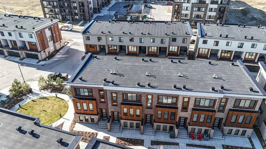 81 Greenbriar Place NW, #215