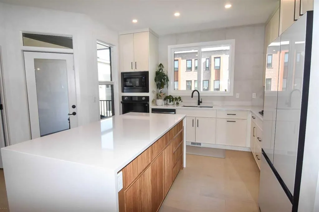 81 Greenbriar Place NW, #215