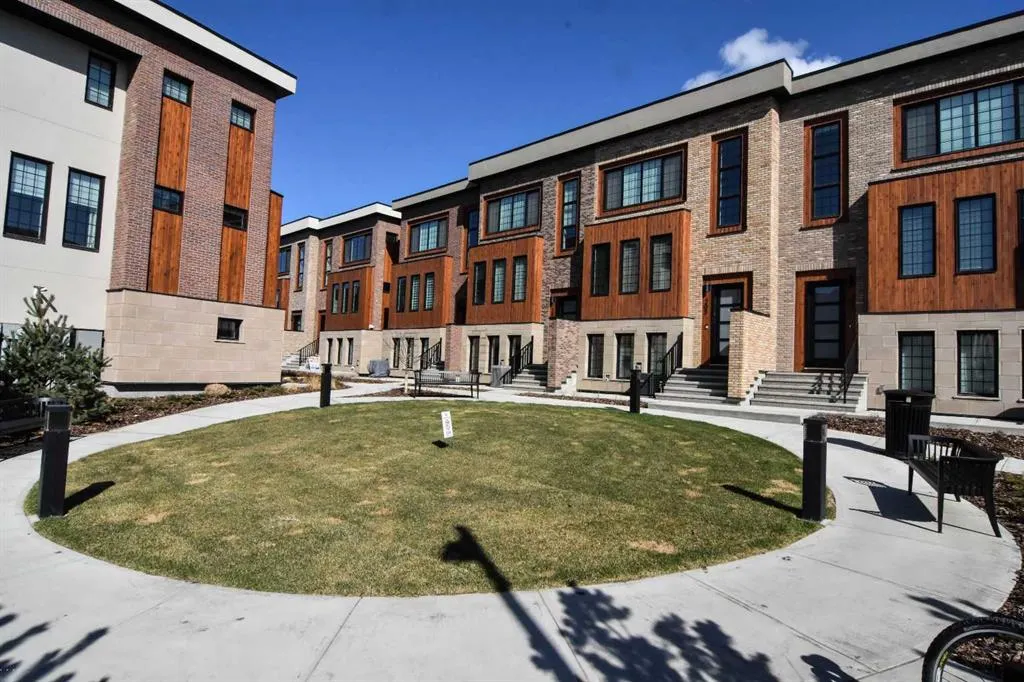 81 Greenbriar Place NW, #215