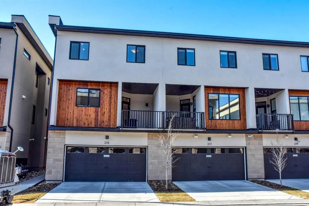 81 Greenbriar Place NW, #215