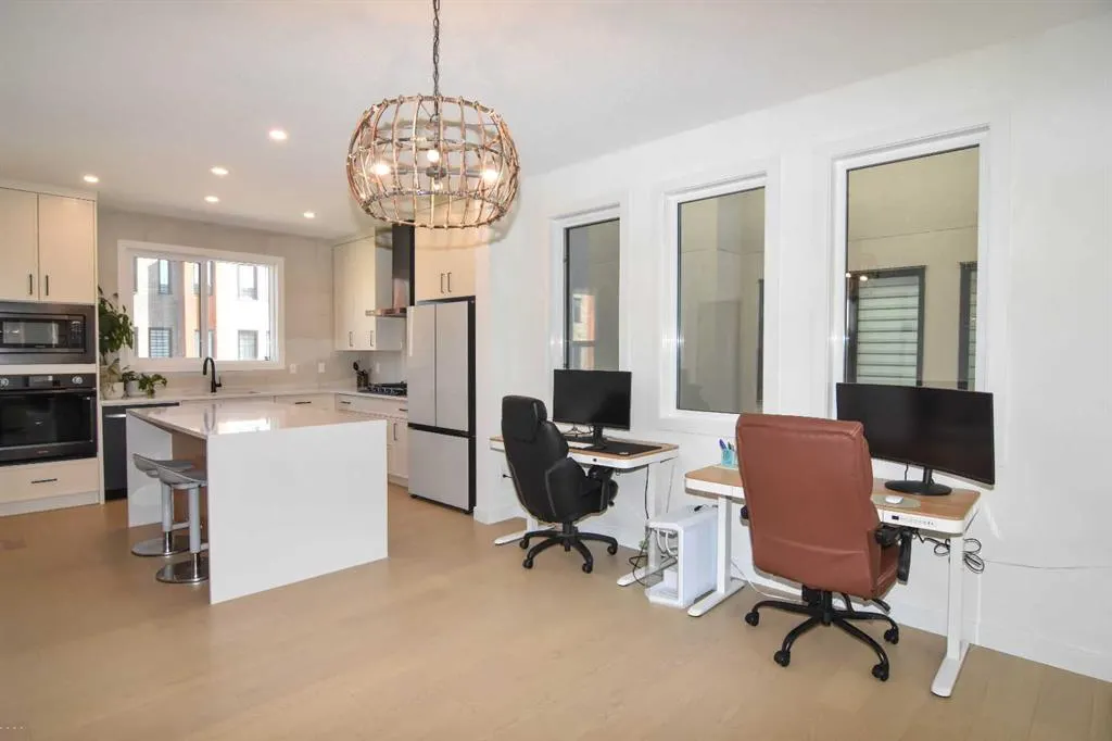 81 Greenbriar Place NW, #215