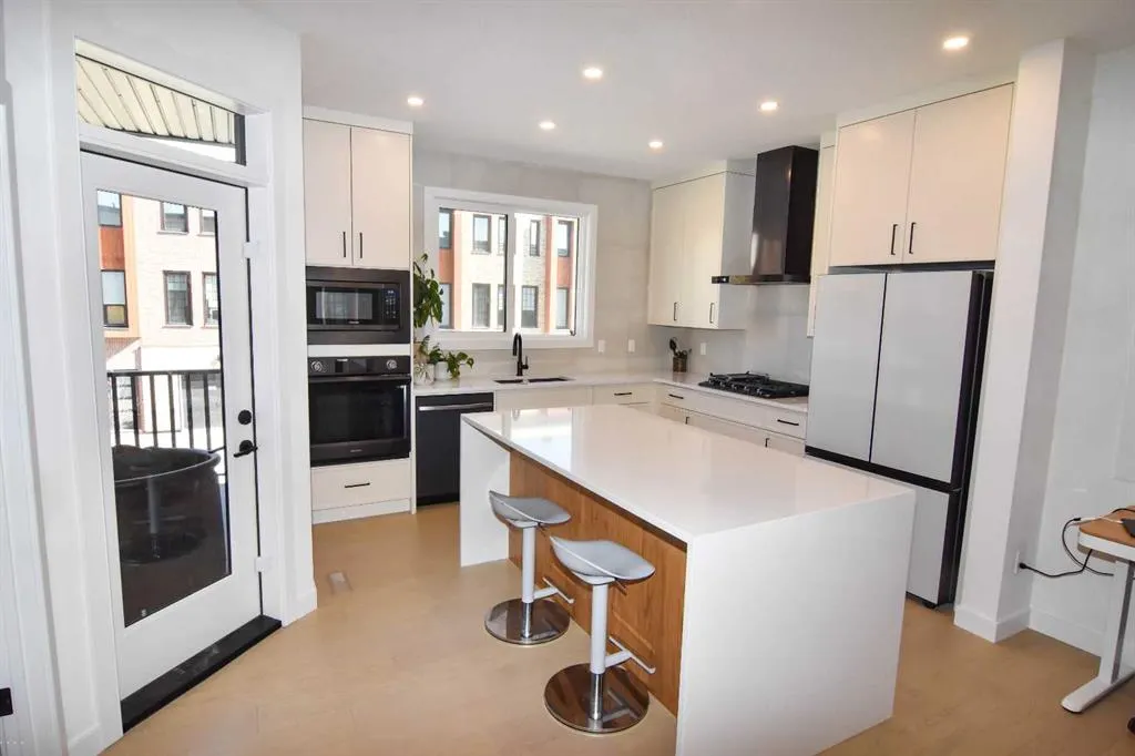81 Greenbriar Place NW, #215