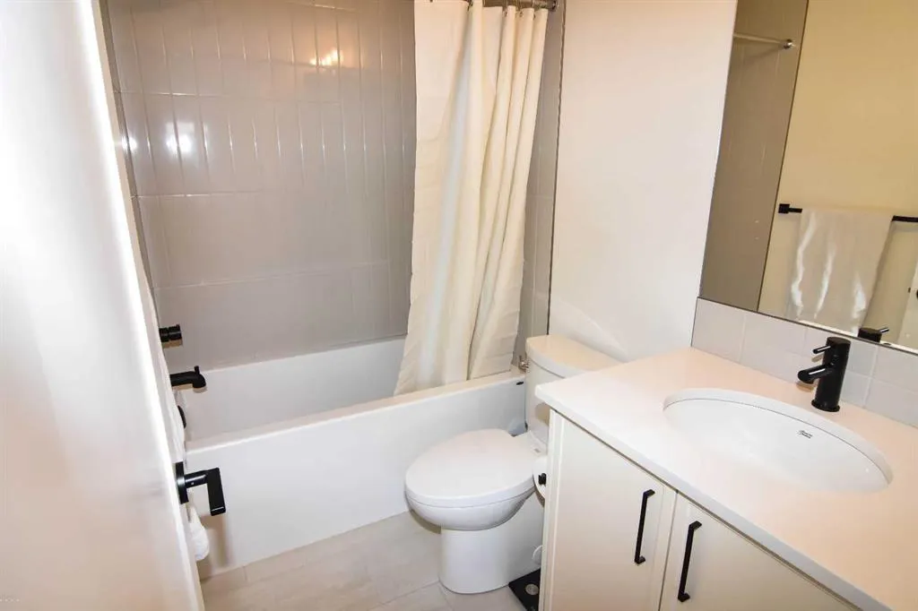 81 Greenbriar Place NW, #215