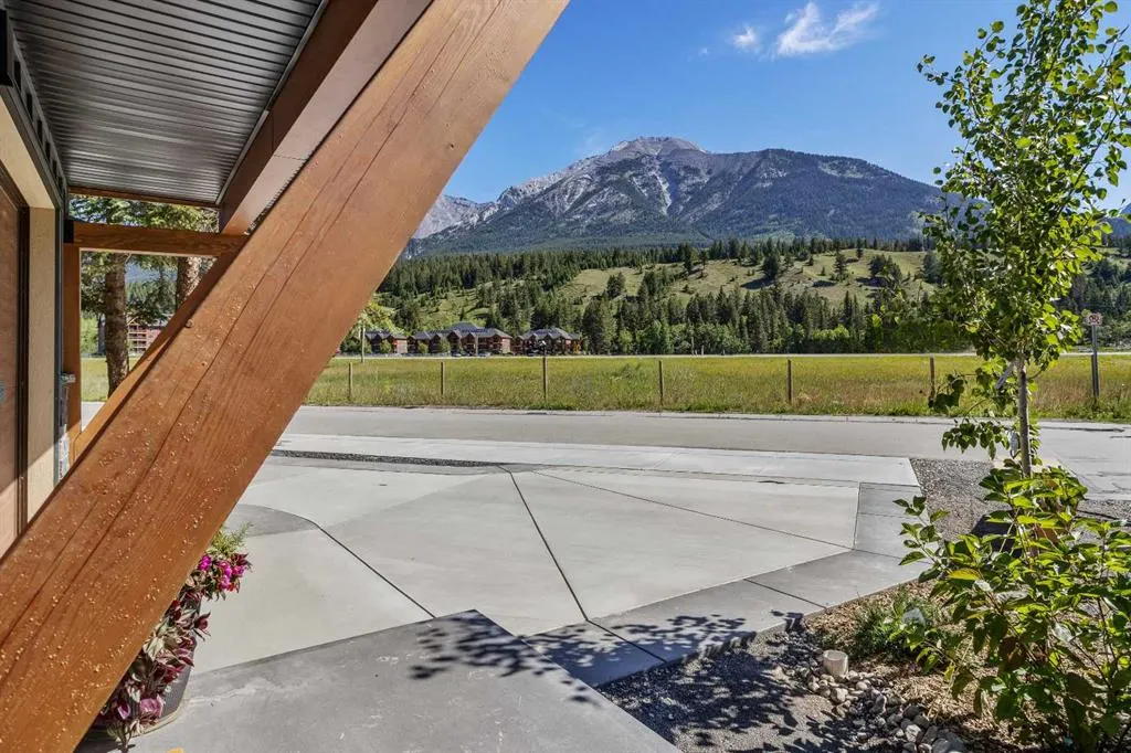 1413 Mountain Avenue, #102