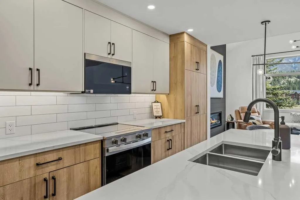 1413 Mountain Avenue, #102
