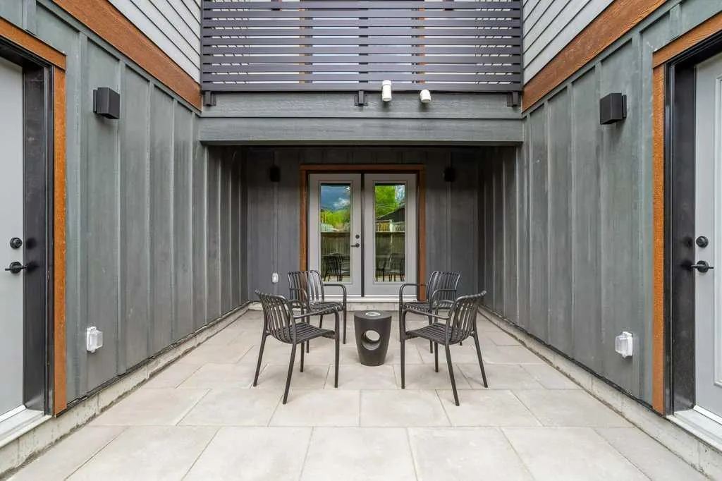 1413 Mountain Avenue, #102