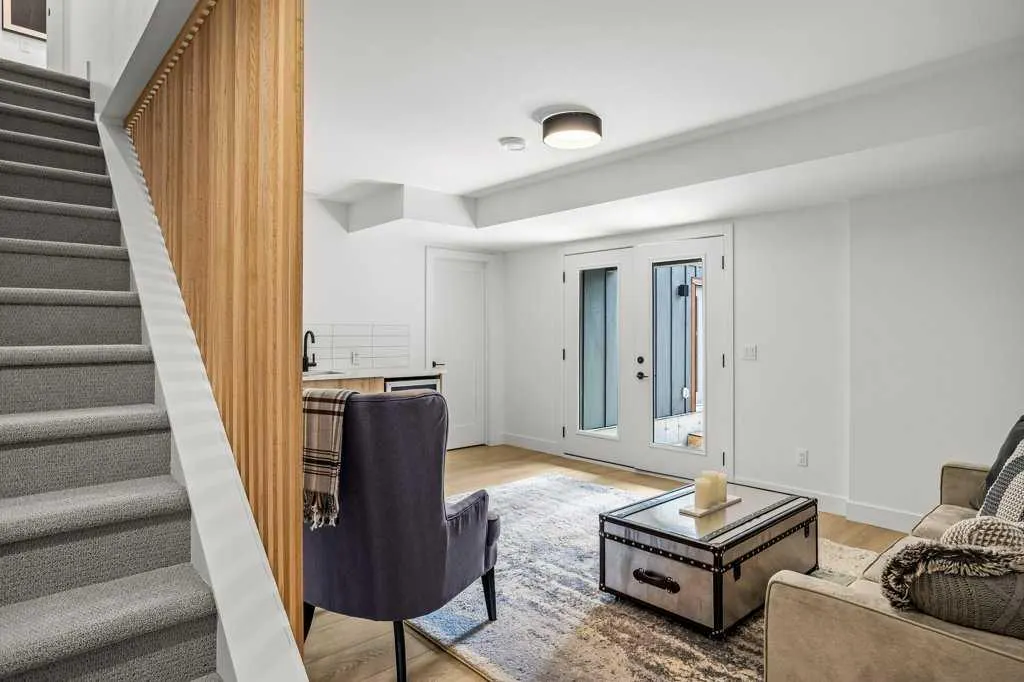 1413 Mountain Avenue, #102