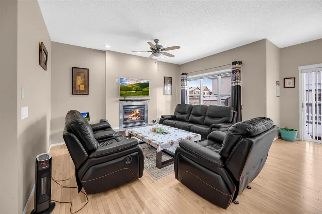 288 Saddlecrest Way NE