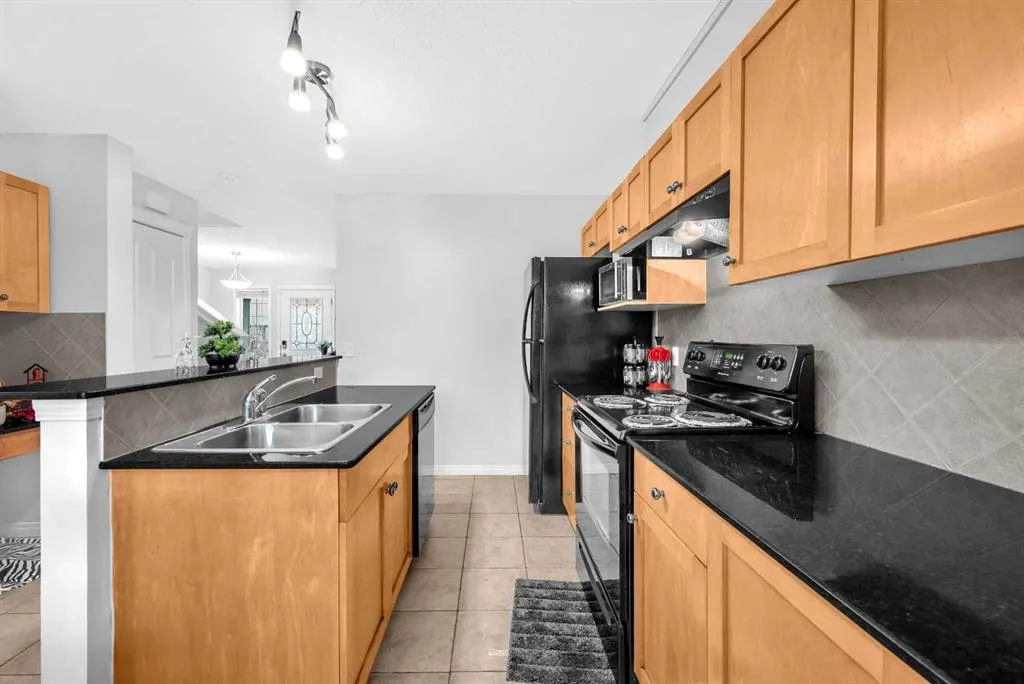 6 Luxstone Point SW