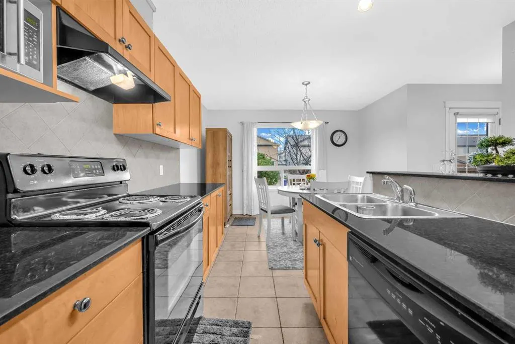6 Luxstone Point SW