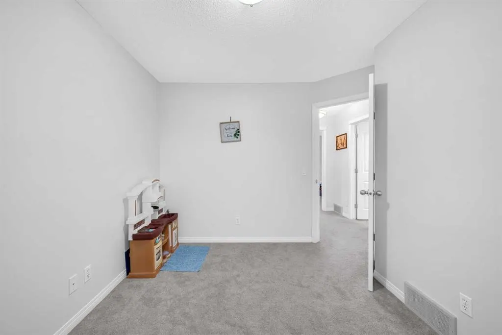 6 Luxstone Point SW