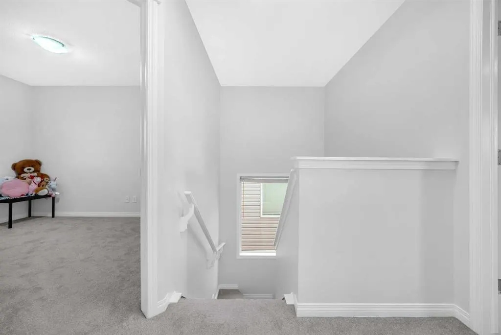 6 Luxstone Point SW