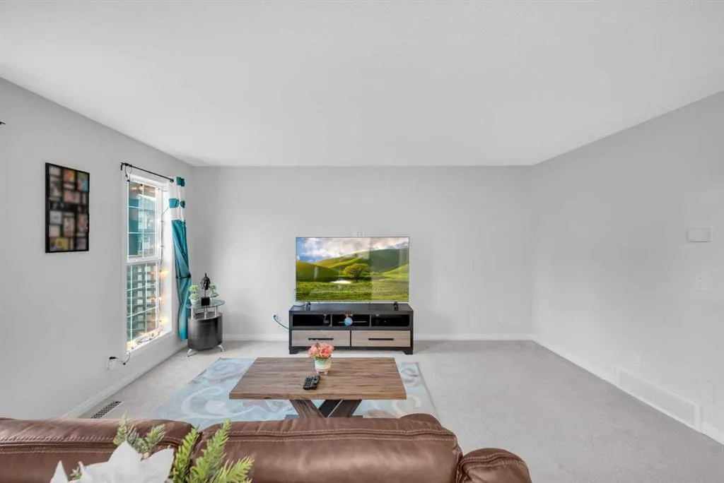 6 Luxstone Point SW