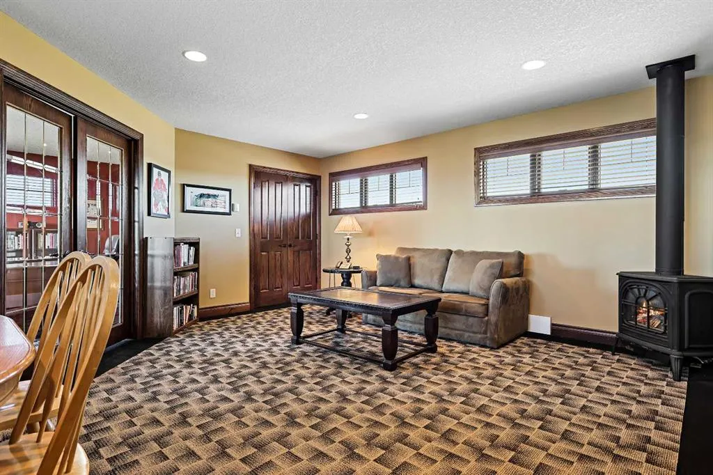 386065 96 Street W