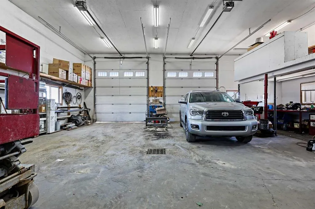 386065 96 Street W