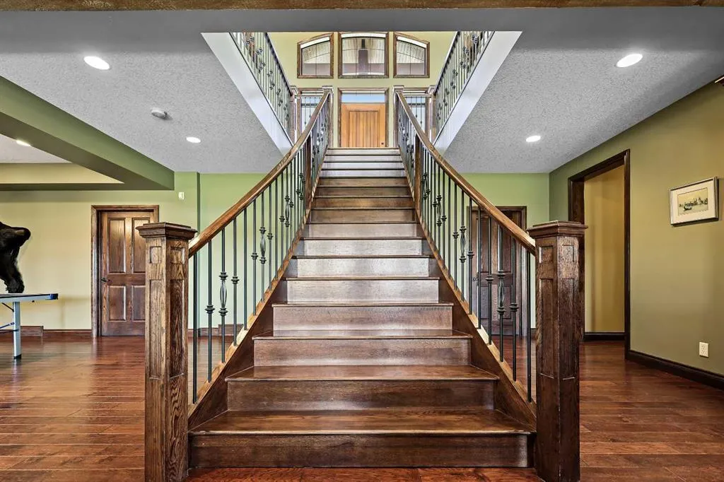 386065 96 Street W