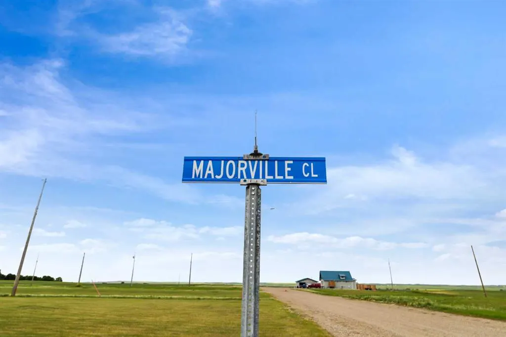 100 Majorville Close