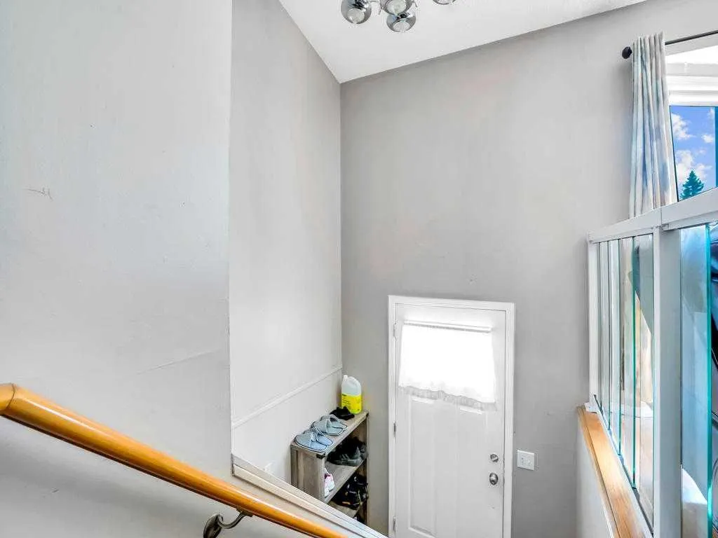 104 Falshire Close NE