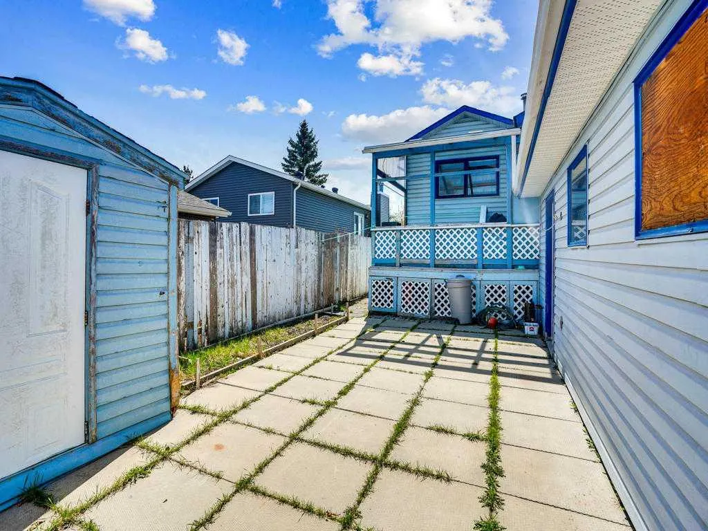 104 Falshire Close NE