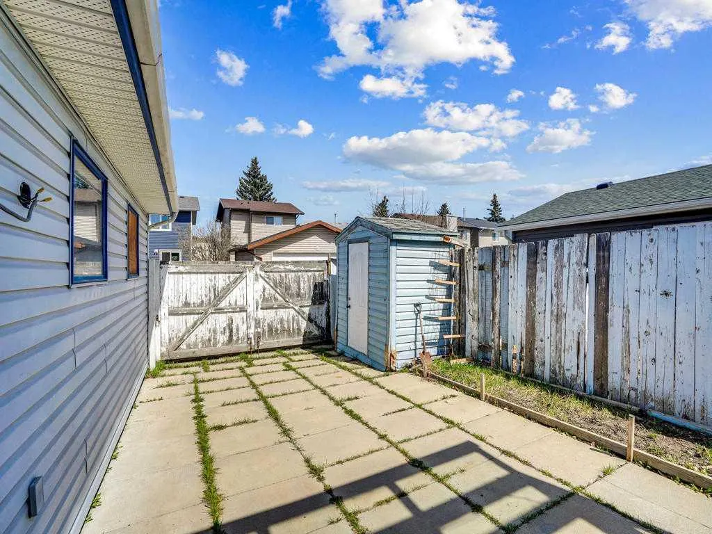 104 Falshire Close NE