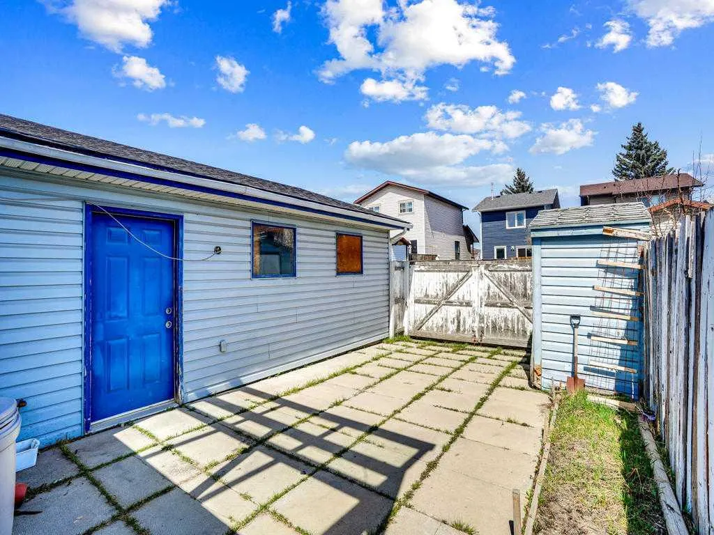 104 Falshire Close NE