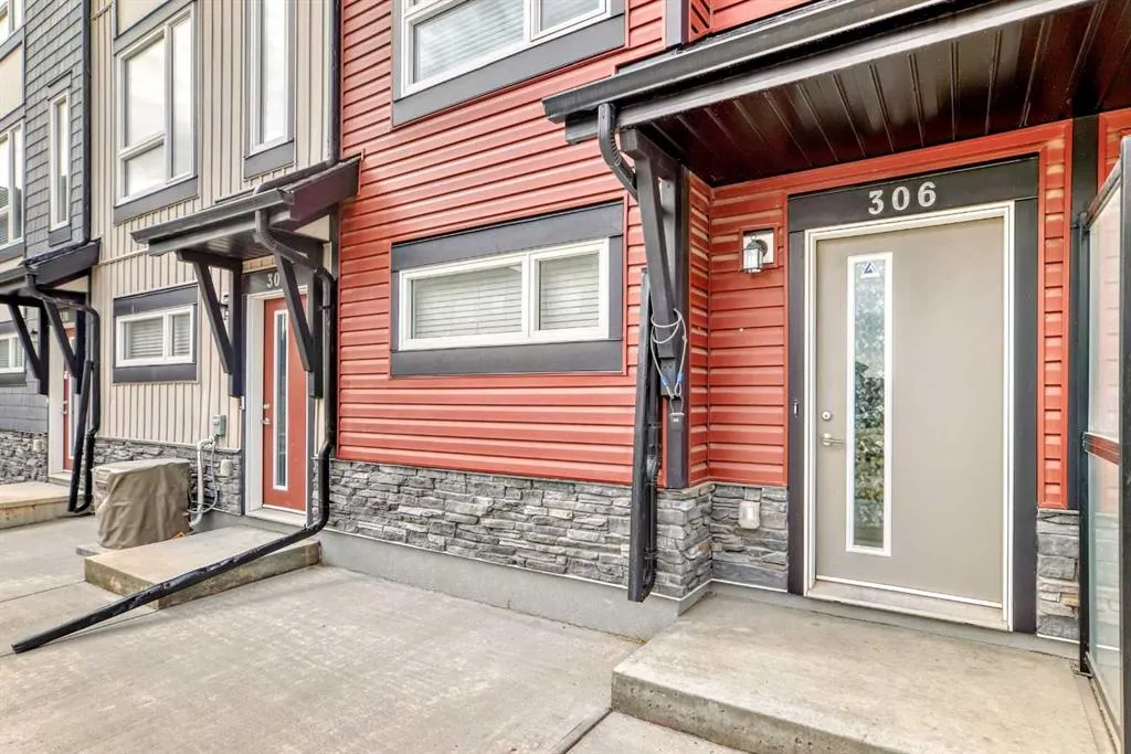 11 Evanscrest Mews NW, #306