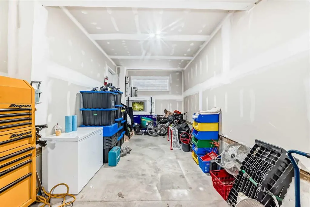 11 Evanscrest Mews NW, #306
