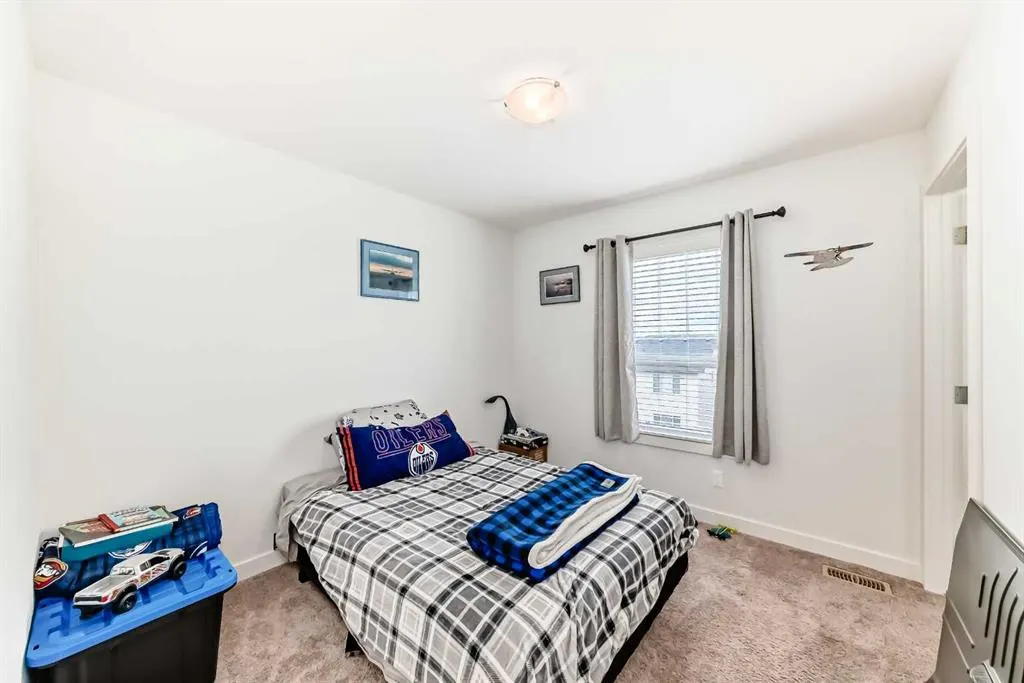 11 Evanscrest Mews NW, #306