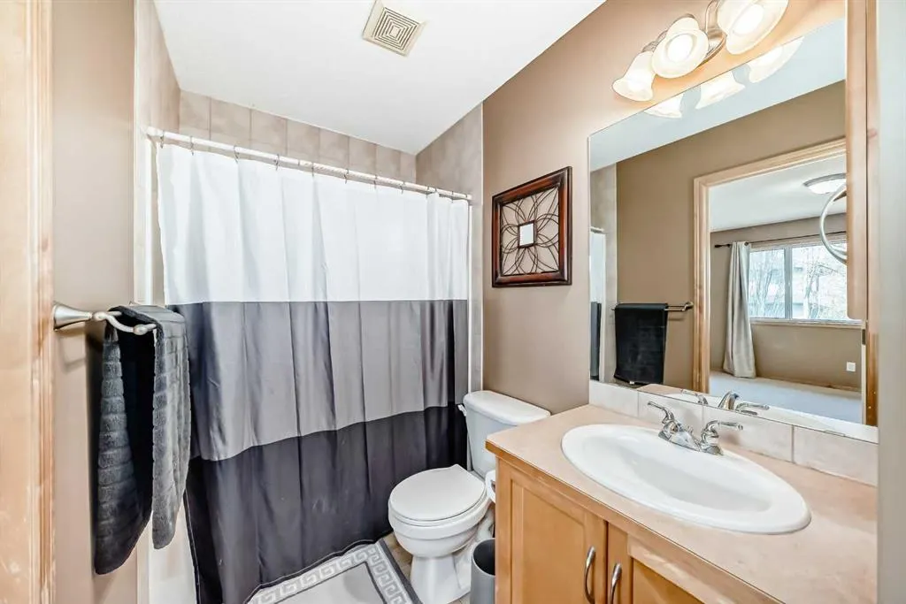 176 Cranwell Crescent SE