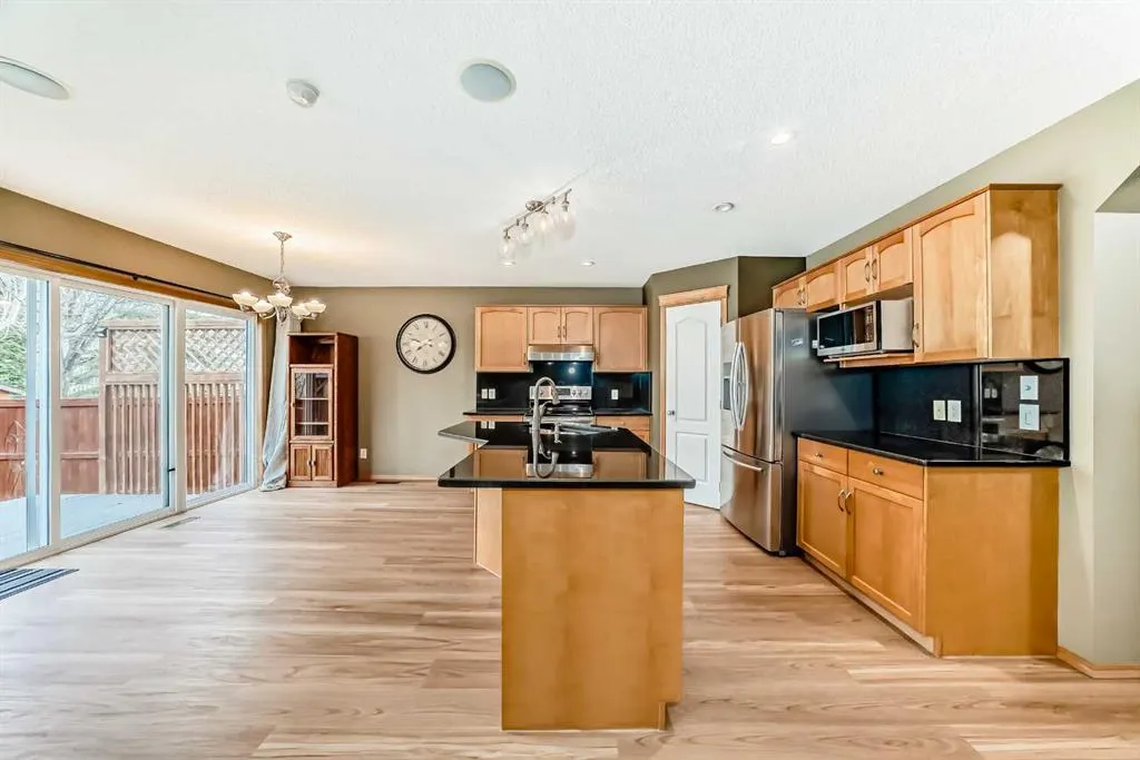 176 Cranwell Crescent SE