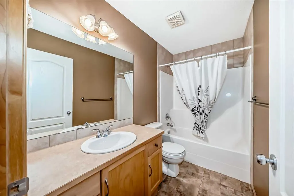 176 Cranwell Crescent SE