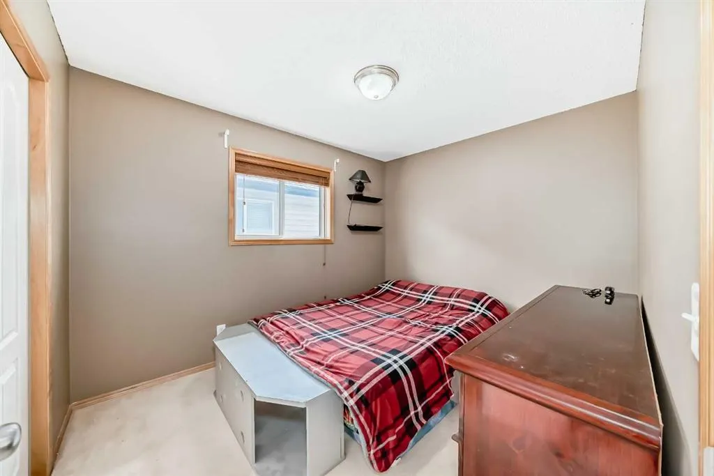 176 Cranwell Crescent SE