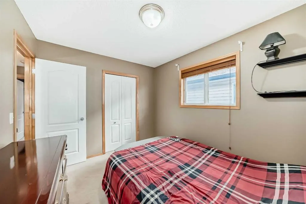 176 Cranwell Crescent SE