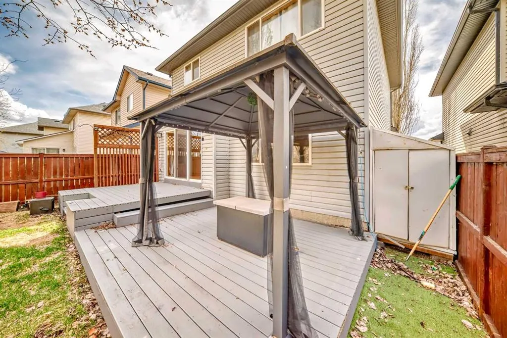 176 Cranwell Crescent SE
