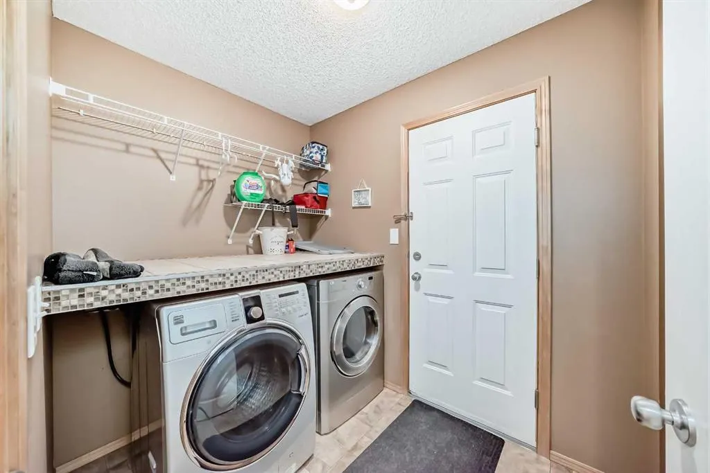176 Cranwell Crescent SE