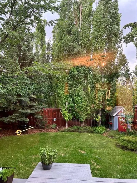 176 Cranwell Crescent SE