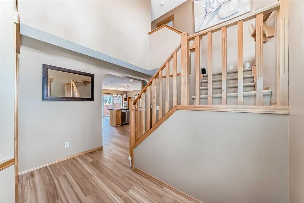 176 Cranwell Crescent SE