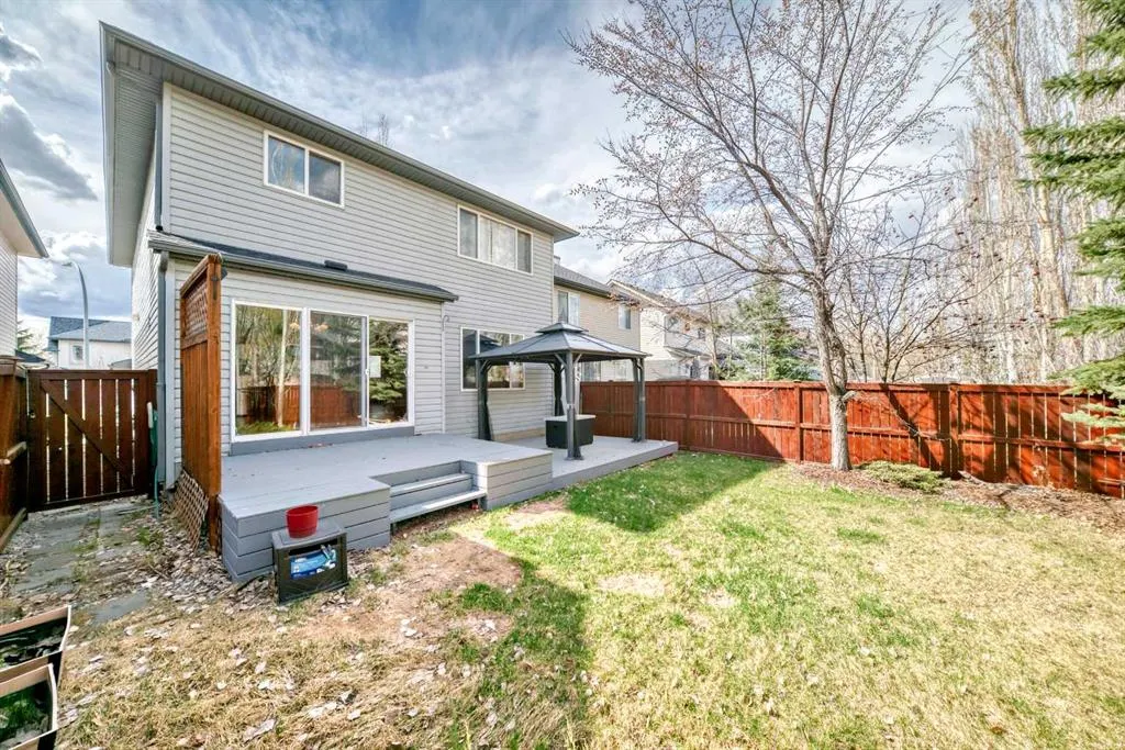 176 Cranwell Crescent SE