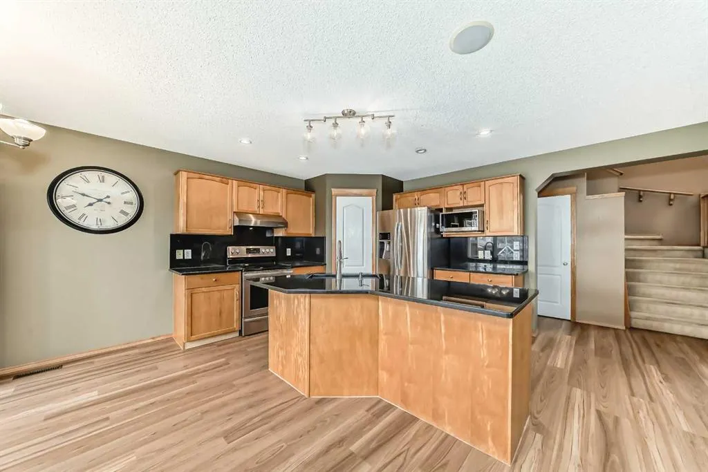 176 Cranwell Crescent SE