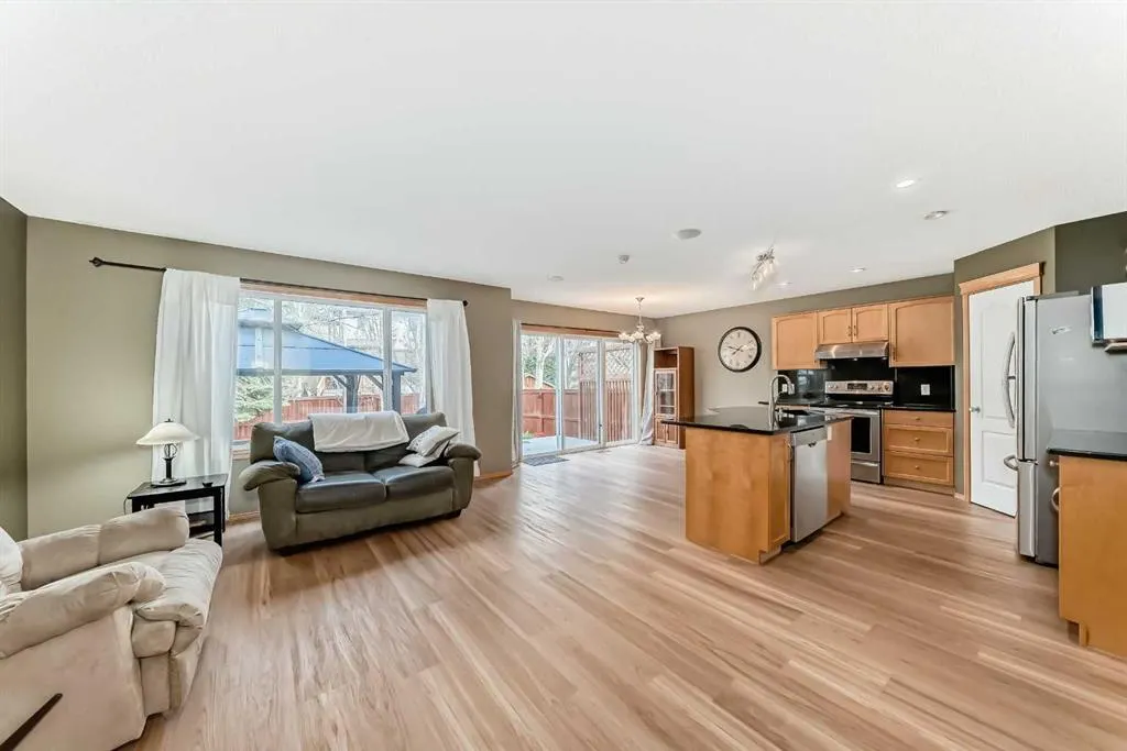 176 Cranwell Crescent SE