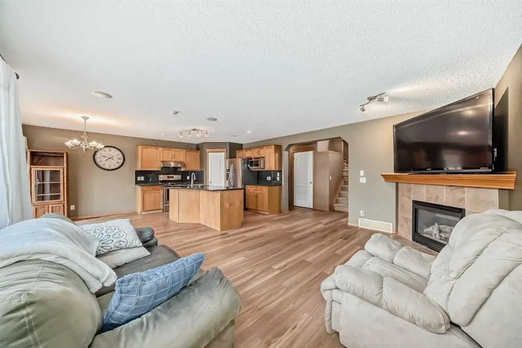 176 Cranwell Crescent SE